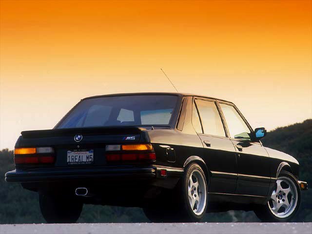 894189598_0212_03zoom_1988_bmw_m5rear_side_view1203009846.jpg.60f9b6037936248db3f240c7d5dae484.jpg